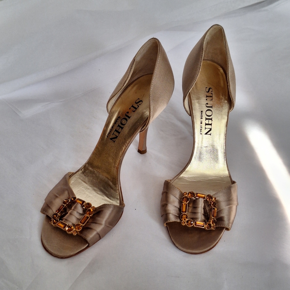 St. John Juliette Champagne Satin Heels Size 8 Made in Italy
